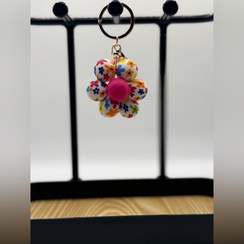 Retro Bloom Flower Keychain - Picture 2 of 2